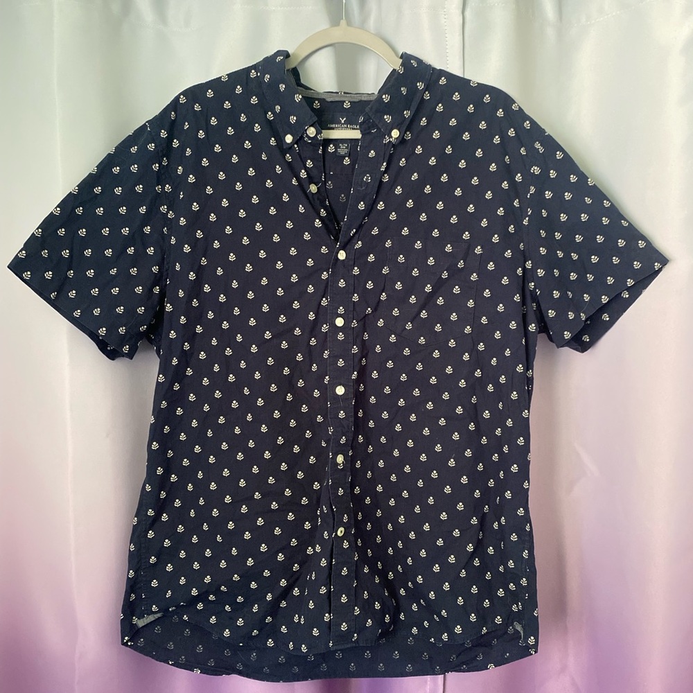 A🦅 Outfitters Navy Blue with White Leaf Pattern Short Sleeve Button Down size XL